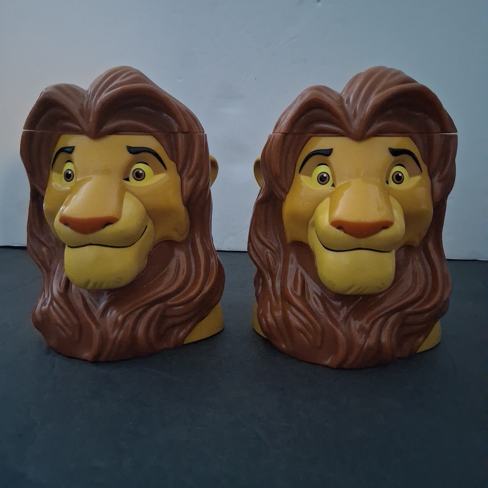 SIMBA The Lion King on Ice Mugs plastic Cup Stein Flip Top Lid Vintage 1998 DISN
